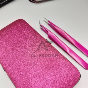 Pinces professionnelles pour extensions de cils, couleur rose métallique, pointe droite et courbée, avec étui magnétique. - Product Image 4