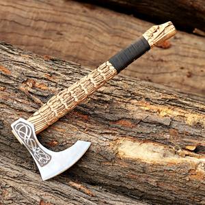 Hacha Tomahawk Forjada a Mano Estilo Vikingo de Acero al Carbono de Grado Industrial con Cuchilla Barbuda, Funda de Cuero y Madera de Fresno Personalizada OEM - Product Image 6