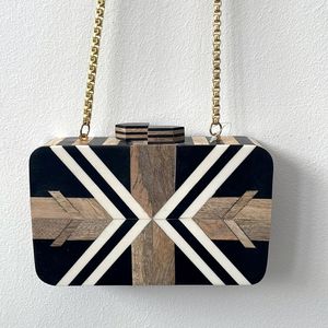 Bolso de Mano Moderno y Ecológico de NEHA ENTERPRISES con Diseño Geométrico, Correa de Cadena Dorada, Patrón de Madera Blanco y Negro, Hecho a Mano, Impresión UV Creativa - Product Image 4