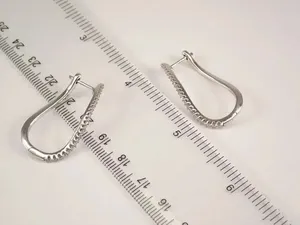 Boucles d'oreilles créoles en moissanite blanche taille ronde 26-1 ct, plaquées or blanc 14 carats - Product Image 2