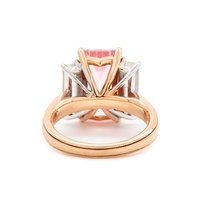 Bague cocktail de luxe en or 14 carats avec saphir rose de laboratoire taille émeraude 13x7mm certifié IGI, trois pierres baguette