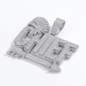 Colgante con Letra Personalizada RCK Global, Moissanita VVS1, Plata de Ley 925, Color DEF, Unisex |   Adorno para la cabeza con diseño de flecha estilo Hip Hop - Product Image 4