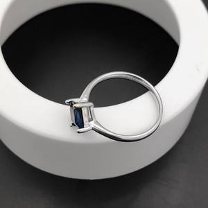 Anillo de Compromiso de Plata de Ley con Zafiro Azul Diseño Cubo, Piedra de Nacimiento de Septiembre, Regalo de 45 Aniversario - Product Image 5