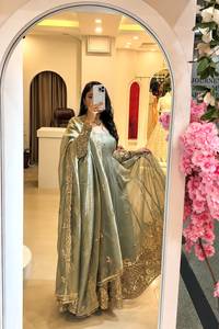 Vestido de fiesta de diseñador con bordado de lentejuelas, de seda crujiente, con falda y dupatta, completamente cosido, listo para usar. - Product Image 3