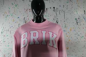 Sudadera BRIK PINK con cuello alto, 100% BLANCA, con apliques bordados, cuello ancho, hilos finos. - Product Image 4