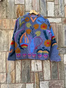 Chaqueta de Mujer en Terciopelo Gris Lavanda con Bordado Suzani, Arte Floral Hecho a Mano, Estilo Boho, Cuello Alto, Manga Larga, Chaqueta de Otoño para Mujer - Product Image 5