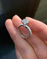 Bague de fiançailles pour femme en argent sterling 925 de luxe la plus demandée, sertie de moissanite taille ovale, personnalisable, monture à griffes, plaquée rhodium