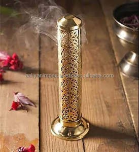 Porte-encens minimaliste en laiton avec motif floral sculpté personnalisé, vaisselle décorative pour la décoration de la maison - Product Image 5