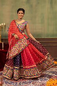 Ensemble Lehenga Choli indien traditionnel, rouge, broderie colorée, motif dessiné à la main, robe de mariée pour femme, longueur au sol, en coton - Product Image 6