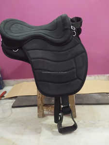 Sillín sin árboles Freemax para montar a caballo Material sintético de alta calidad Calidad de exportación disponible a precio mayorista de la India - Product Image 3