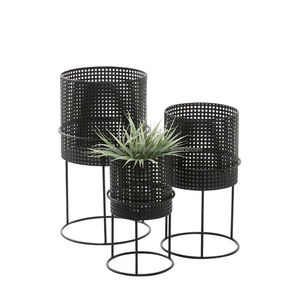 Table d'appoint en métal de style boutique, conçue pour la chambre à coucher, avec une structure compacte et un design fonctionnel élégant - Product Image 5