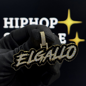 จี้ห้อยคอแบบกำหนดเอง HIPHOP SPARKLE ฮิปฮอป เงินแท้ 925 ชุบทองคำขาว 18K ประดับด้วยกราฟฟิตีเคลือบสีดำ พร้อมชื่อสั่งทำ ประดับด้วยเพชร VVS มอยส์ซาไนต์ เหมาะสำหรับทั้งชายและหญิง - Product Image 1