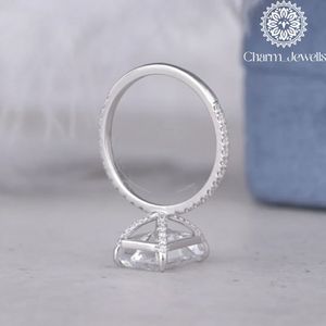 แหวนหมั้นเพชรโมอิสซาไนต์ทรงคุชชั่นสำหรับผู้หญิงจาก Charm_Jewells เงินแท้ 925 ชุบโรเดียม ประดับแบบหนามเตย สไตล์คลาสสิก รับรองโดย IGI - Product Image 3