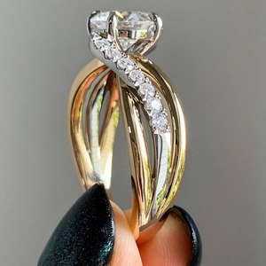 Anillo de Compromiso de Diamante Cultivado en Laboratorio, Corte Redondo de 2.0 CT, Anillo de Boda Solitario Trenzado, Anillo de Promesa Clásico con Banda Zig Zag para Mujer - Product Image 4