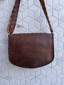 Bolso bandolera de cuero genuino hecho a mano con aspecto de BANJARA elegante para mujer de diseñador con bordado elegante bolso gitano multiusos - Product Image 4