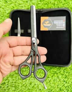 Tijeras de Barbero Profesionales de Acero Inoxidable Negro Mate para Diestros, Ligeras, con Etiqueta Privada Personalizada, 28 Dientes, Más Vendidas - Product Image 5