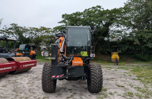 Débroussailleuse hydrostatique autopropulsée 220 CV avec flèches télescopiques de 15 m et cabine rotative à 90 degrés - Product Image 4
