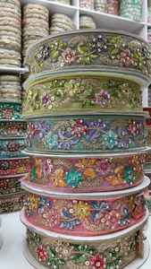 Dentelle brodée perlée artisanale en polyester à sequins – Motif géométrique soluble dans l'eau, écologique, de luxe pour mariée - Product Image 4