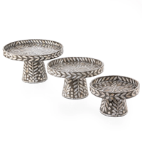 Support à gâteau décoratif en métal personnalisable pour la décoration de table de desserts festifs, ajoutant une touche sophistiquée à la présentation des gâteaux