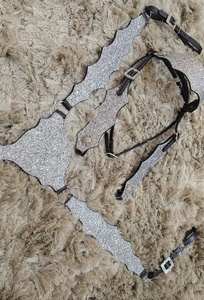Conjunto de arreos para caballo de cuero genuino ligero con cristales personalizados, incluye cabezada, pechopetral y sillas de montar, para caballo western de temporada - Product Image 4