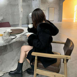 เนสต้า สปอร์ตส์เสื้อโค้ทขนสัตว์สำหรับผู้หญิงในช่วงฤดูหนาวคริสต์มาสพร้อมฮู้ดขนสัตว์ฟ็อกซ์ เสื้อแจ็คเก็ตขนสัตว์แคชเมียร์แบบยาวมีเข็มขัด เสื้อแจ็คเก็ตขนสัตว์แฟชั่นสำหรับวันหยุด - Product Image 3