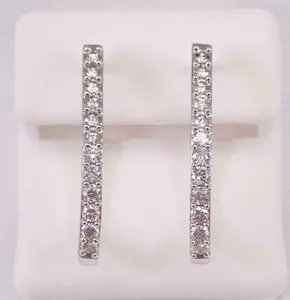 Pendientes de aro para mujer con moissanita de corte redondo de 2,50 quilates, chapados en oro blanco de 14 quilates - Product Image 2