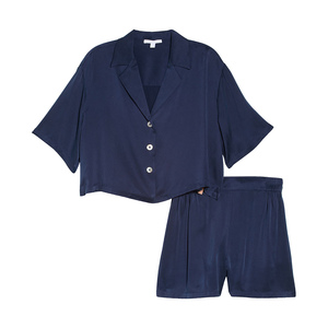Ensemble de pyjama en satin pour femme, 2 pièces, vêtements de nuit en soie, manches longues, vêtements de détente, pyjama boutonné, haut court, short, ensemble en soie - Product Image 4