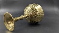 Calice en laiton gravé avec boîte en velours, décor religieux orné, verre à vin, coupe de communion avec motif royal en relief
