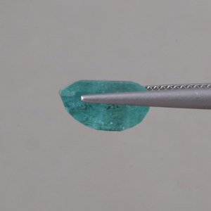 Émeraude naturelle en vrac certifiée IGI, 6,72 carats, taille émeraude, forme octogonale 12x11mm, vert clair premium, vente en gros - Product Image 2