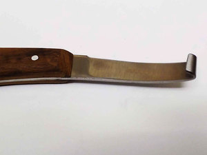 Couteau à sabots vétérinaire à bord étroit, manche en bois, outil de fermeur manuel en acier inoxydable pour l'entretien des chevaux - Product Image 6