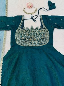 Elegant Party Wear Gown Set Elastic <b>Waist</b> Pant Soft Net Lace Dupatta Heavy Fendy Crush Gown Cut Dana <b>Beads</b> Sequence Work - Product Image 4