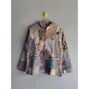 เสื้อแจ็คเก็ตผ้าควิลท์ลายปะติดปะต่อทำมือจากอินเดีย เสื้อโค้ทผ้าฝ้ายลายบล็อกสำหรับผู้หญิง สไตล์วินเทจลำลองสำหรับฤดูหนาว ของขวัญสำหรับเธอ - Product Image 1