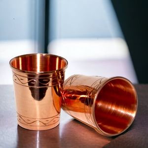 Gobelet à double finition en cuivre, verre à eau martelé mat, tasse à boisson design, collection de vaisselle moderne, cadeau - Product Image 4