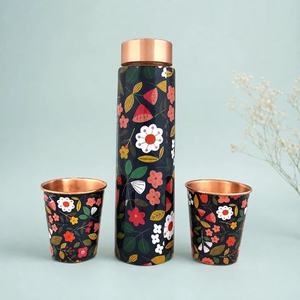 Ensemble de bouteille et de tasse à eau en acier inoxydable à motif marbré moderne, vaisselle de voyage portable avec couvercles - Product Image 4