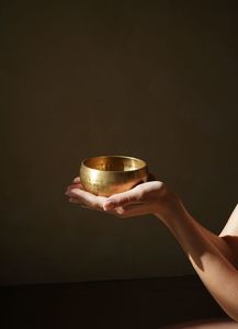 Bol chantant en laiton pour le yoga et la méditation, offrant des vibrations harmoniques profondes pour les chakras - Product Image 6