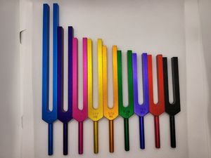 Ensemble de diapasons manuels Solfège de couleur, 9 pièces, avec pochette et maillet, certifiés CE, outils de guérison de qualité médicale, fréquence précise - Product Image 3