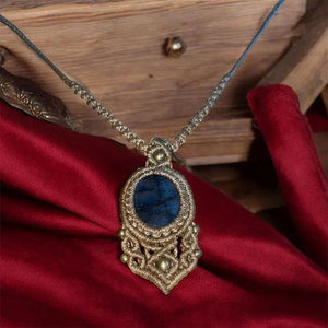 สร้อยคอมาคราเม่ลาบราดอไรต์สีน้ำเงินทำมือ จี้พลอยธรรมชาติ เชือกสีน้ำตาล เครื่องประดับสไตล์โบโฮ งานฝีมือ ของขวัญ - Product Image 3