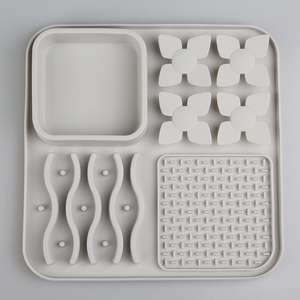 Silicone Pet Feeder Tray With <b>Partition</b> Slow Feeding Bowl For Dogs Cats - Product Image 4