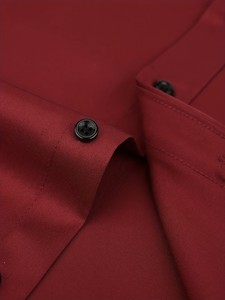 Camisa de vestir de seda satinada color borgoña para hombre, manga larga, cuello vuelto, formal, de color sólido, con botones. - Product Image 5