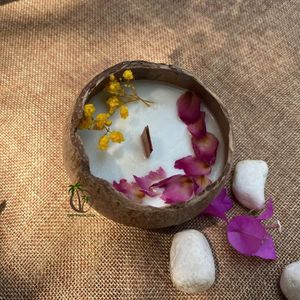 Bougie parfumée à la cire naturelle sur coquille de noix de coco, écologique, bol en coquille de noix de coco, fabrication artisanale, bougie en noix de coco du Vietnam, nombreux bols en noix de coco - Product Image 2