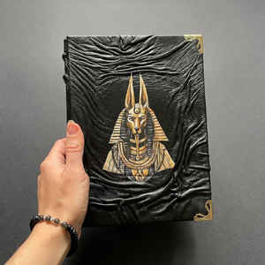 Grimorio Antiguo de Anubis |   Diario de Cuero con Diseño de Dioses Egipcios |   Libro de hechizos esotéricos hecho a mano |   Cuaderno de Arte Mitológico y Libro de Sombras - Product Image 5