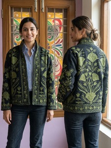 Chaqueta Bomber de Mujer Hecha a Mano en Tela de Algodón TNT ~ Abrigo Suzani Floral Negro, Transpirable y Ecológico, Producción Alif - Product Image 4