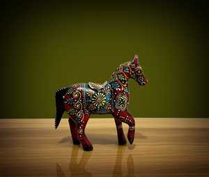 Figura de Caballo de Madera Hecha a Mano, Estatua Decorativa Pintada a Mano para Decoración del Hogar y Regalos - Product Image 1