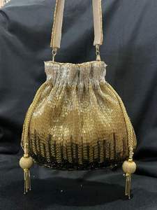 Sac Potli de Noël brodé de perles pour femme, cadeau entièrement personnalisé, sac Potli brodé de perles de créateur avec cordon de serrage - Product Image 4