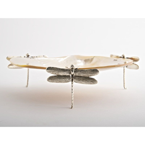 Tazón Redondo de Metal Blanco de Alta Demanda con Base de Hoja de Oro, Diseño Glamuroso, Superficie Pulida, para Servir Alimentos, Plato Decorativo para Fiestas - Product Image 4