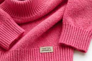 Suéter de Cuello Alto de Mohair Grueso para Hombre, Color Rosa Sólido, de Oneten Apparels - Product Image 6