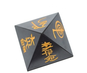 Conjunto de Reiki Usui con Pirámide de Ágata Negra de Moda, Grabado Dorado - Product Image 1