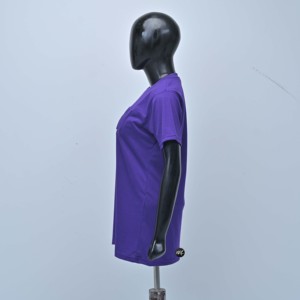 Camiseta de punto de manga corta con cuello redondo para mujer, color morado, ajuste regular, estilo casual, transpirable, con letras en relieve, para todas las estaciones - Product Image 2