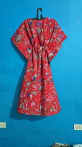 Robe d'été bohème légère et respirante en coton indien imprimé oiseaux rouges pour femmes - Product Image 5