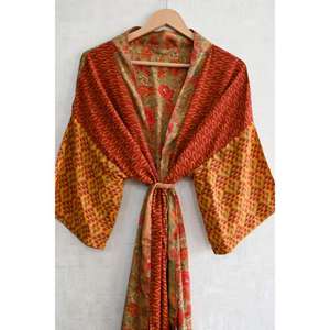 Robe kimono longue en soie patchwork pour femme, tenue de nuit bohème, vêtement de détente léger et doux - Product Image 3